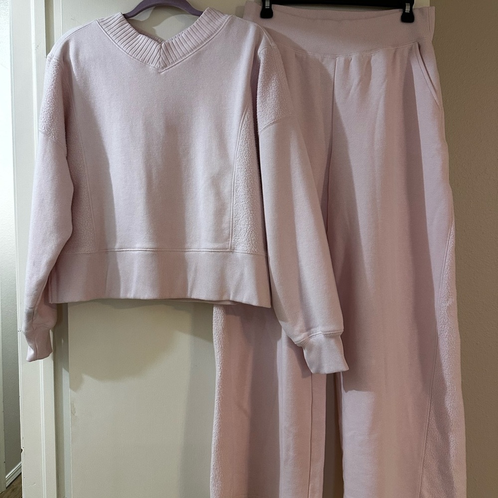 Aerie lounge set